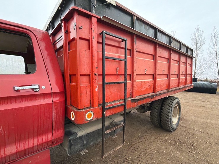 ford-f700-image-11