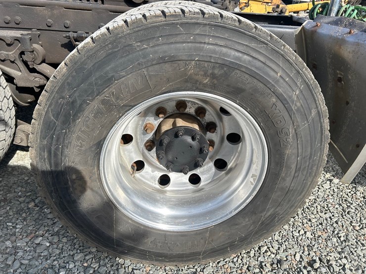 peterbilt-388-image-73