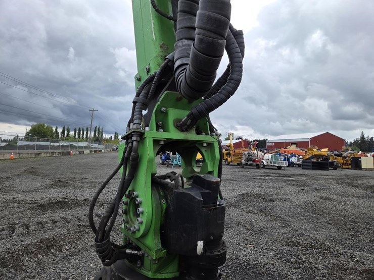 sennebogen-738e-tree-handler-image-8