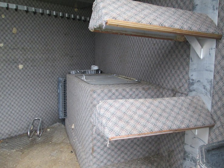 #46187-•-1990-featherlite-g1108-46'-s/a-aluminum-horse-trailer-1fpl38105la912062-image-13