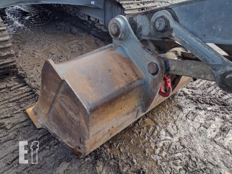 2020-volvo-ec220e-lr-image-17