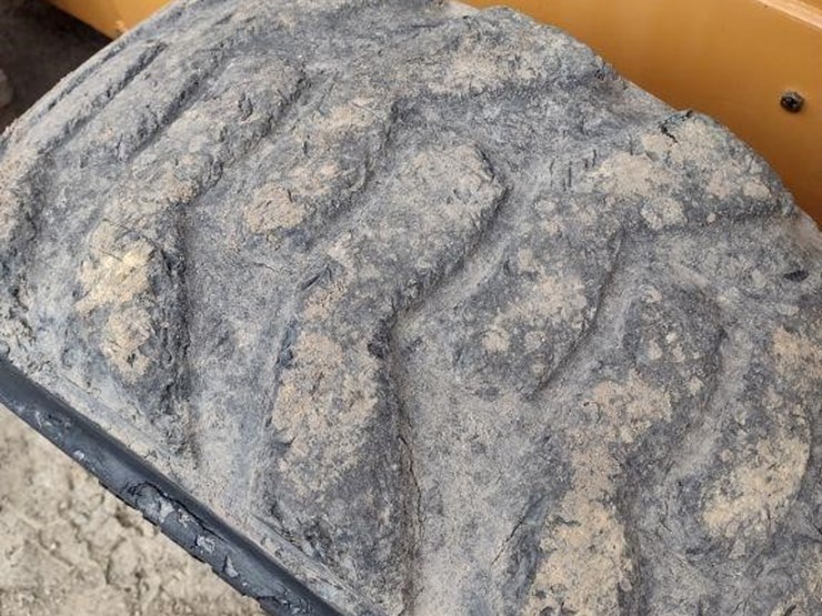 2001-case-60-xt-image-11