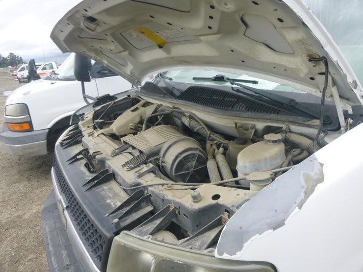 2009-chevrolet-3500-image-18