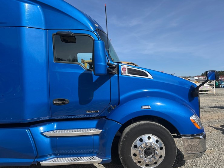 2018-kenworth-t680-image-21
