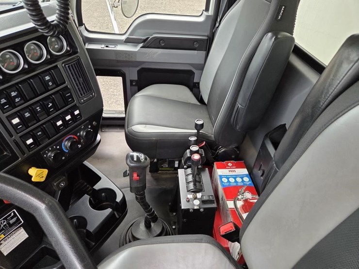 2020-mack-10yd.-t/a-dump-truck-image-9