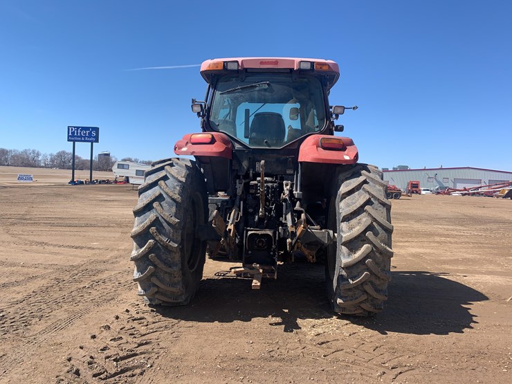 2011-case-ih-puma-140-tractor-image-6