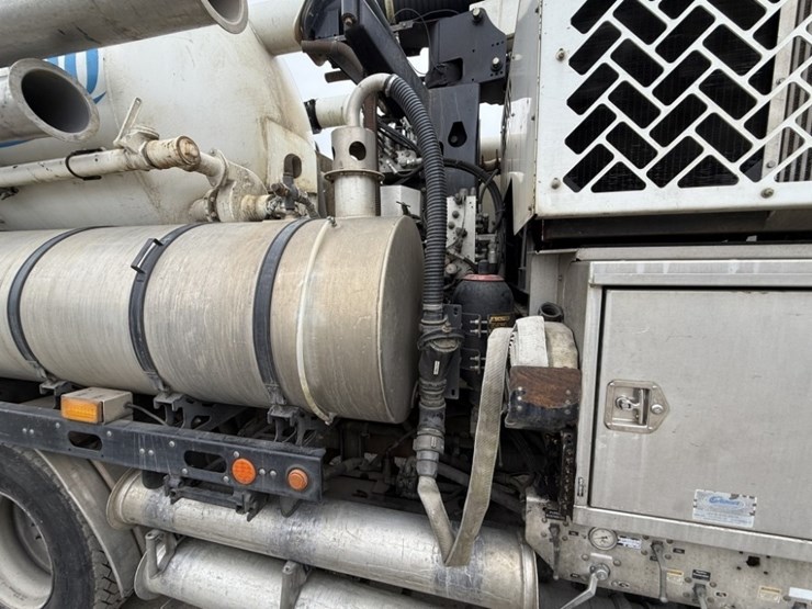 2012-international-7600-image-18