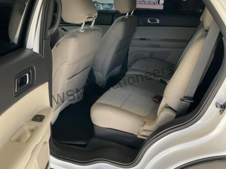 2013-ford-explorer-image-23