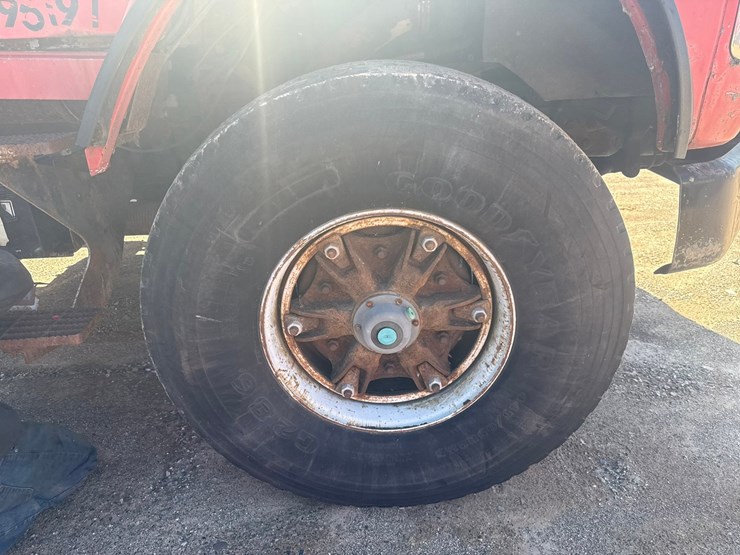 1996-ford-l9000-image-103