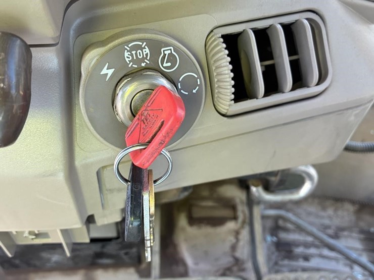 2005-john-deere-7220-image-26