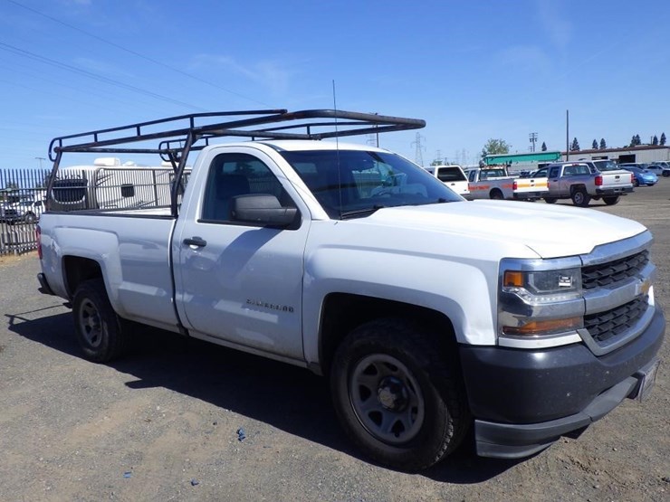 2018-chevrolet-1500-image-2