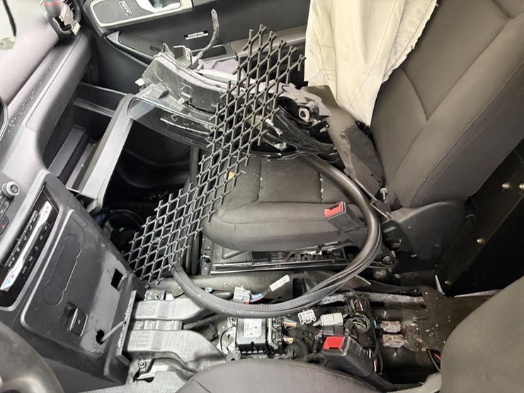 2021-ford-explorer-image-21