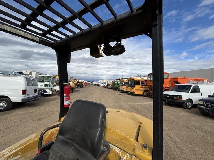 2015-yale-gdp80-forklift-image-27