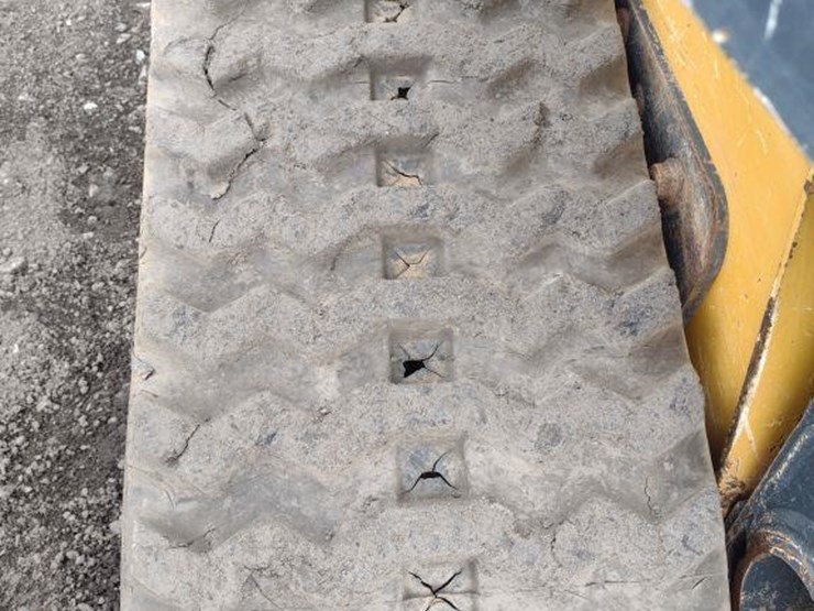 2020-deere-331g-image-25