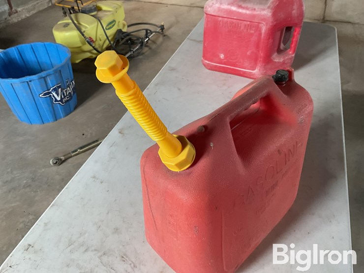 poly-fuel-cans-image-16