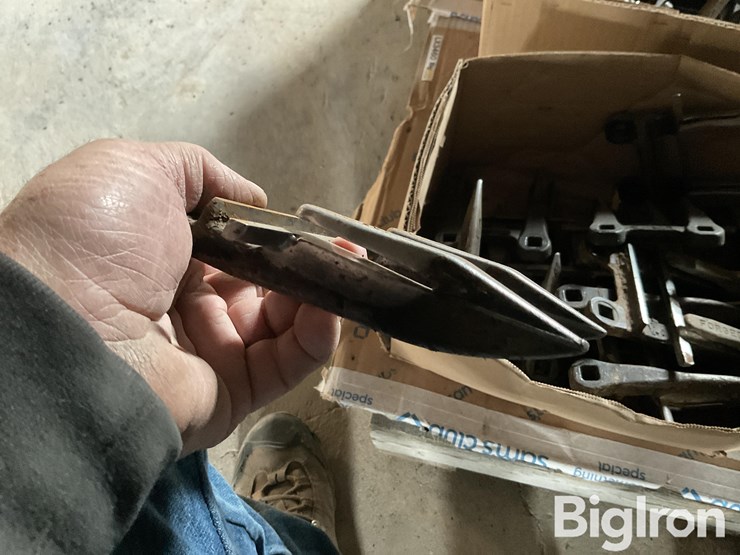 macdon-sickle-guards-image-10