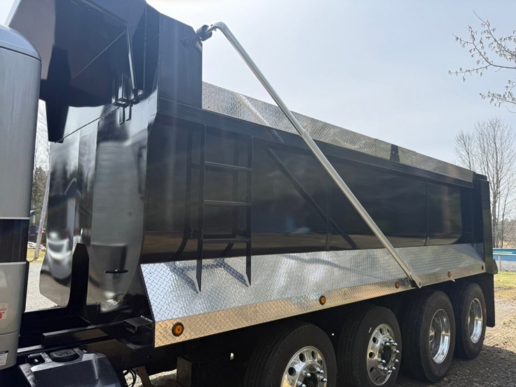 2015-peterbilt-579-image-43