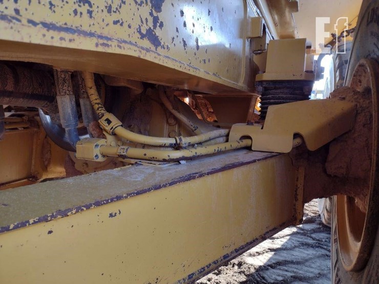 2019-caterpillar-745-image-27