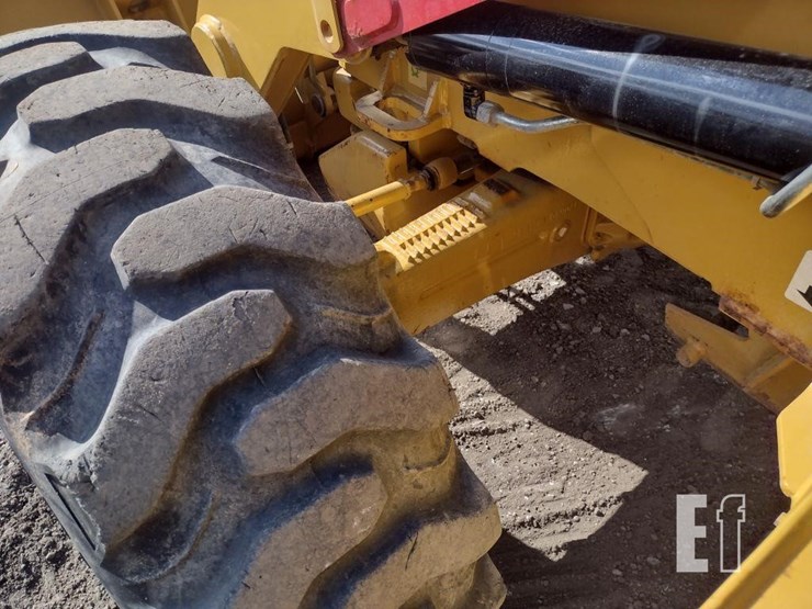 2011-caterpillar-420e-image-15