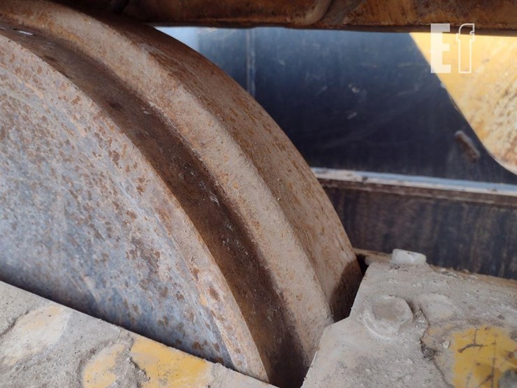 2013-deere-700k-lgp-image-18