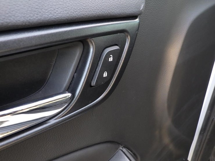 2017-chevrolet-tahoe-image-31