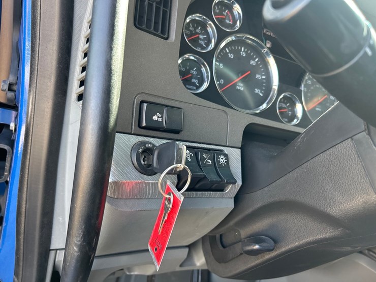 2018-kenworth-t680-image-71