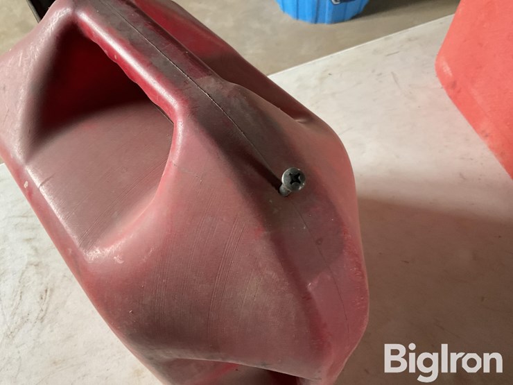 poly-fuel-cans-image-14