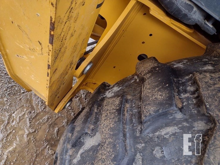 2020-deere-310l-image-22