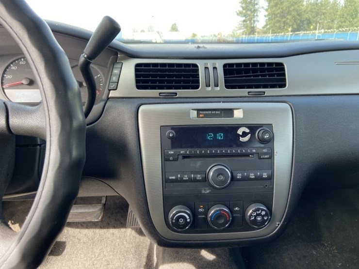 2011-chevrolet-impala-sedan-image-16