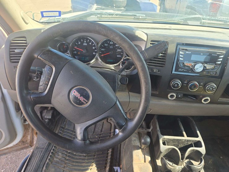 2011-gmc-sierra-2500-image-13