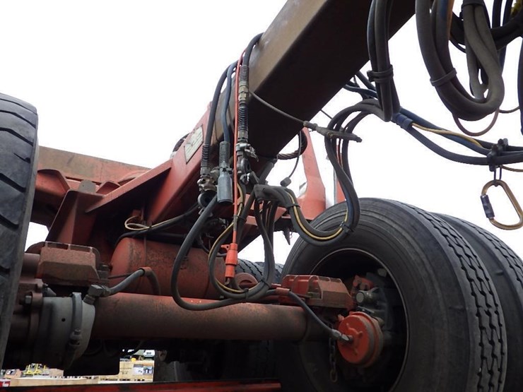 2016-peterbilt-3-axle-logging-truck-image-16