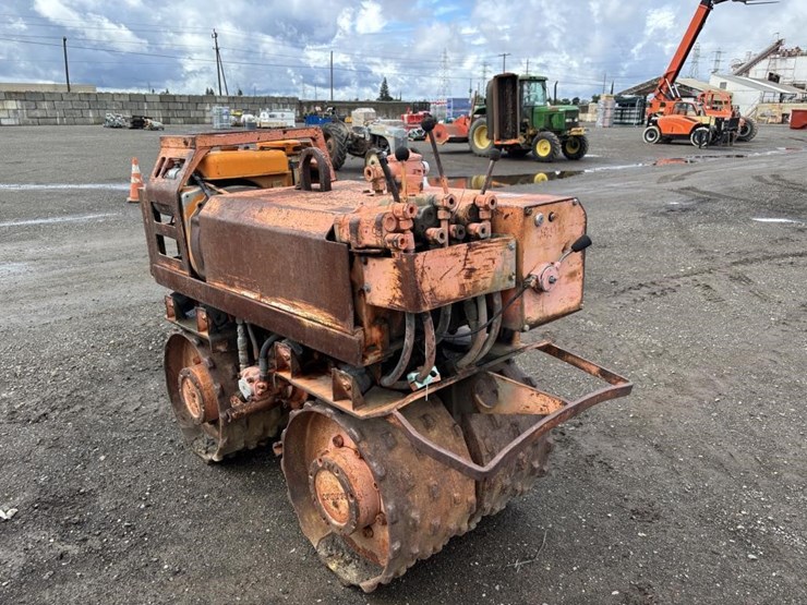 rammax-tandem-vibratory-trench-roller-image-4