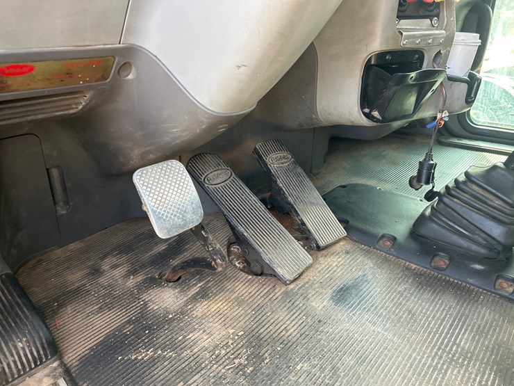 peterbilt-388-image-68