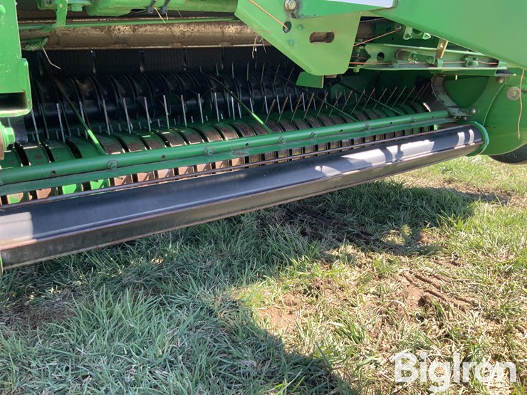 2010-john-deere-568-image-14