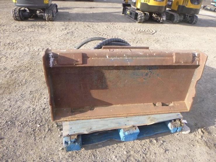 city-skid-steer-hydraulic-breaker-image-5