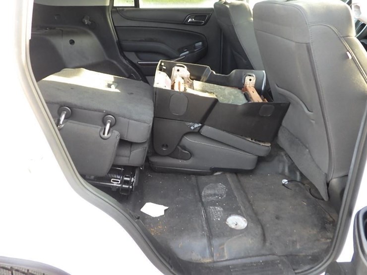 2017-chevrolet-tahoe-image-16