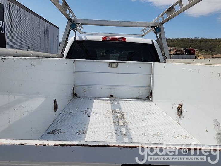 2018-chevrolet-silverado-3500hd-image-23