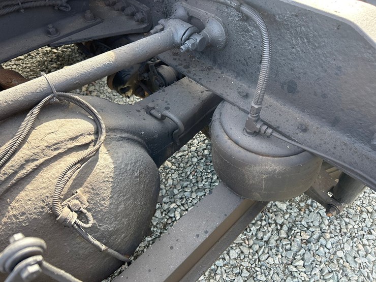 peterbilt-388-image-26