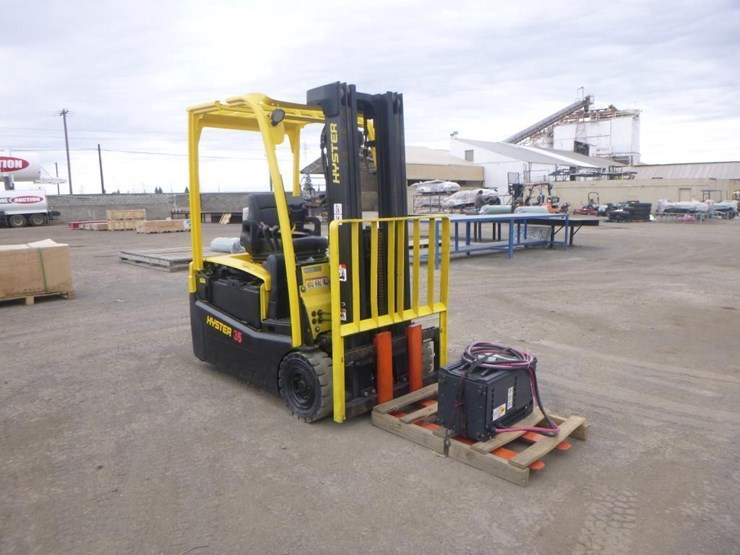hyster-j35xnt-forklift-image-2