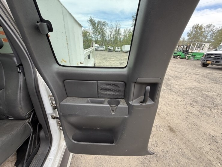 2005-chevrolet-silverado-3500-image-30