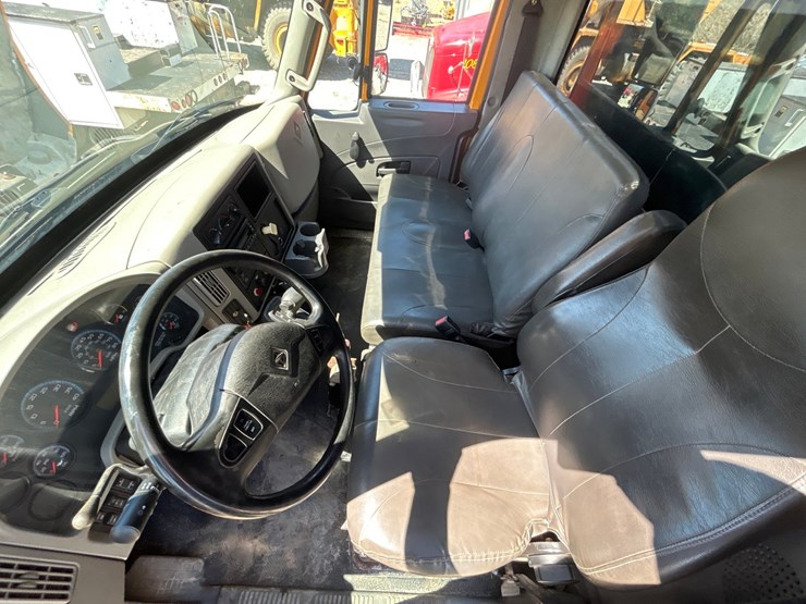 2013-international-durastar-4300-image-60