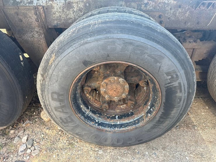 1996-ford-l9000-image-97