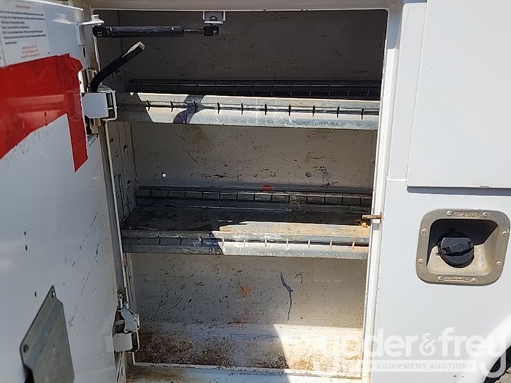 2016-chevrolet-silverado-3500hd-image-21