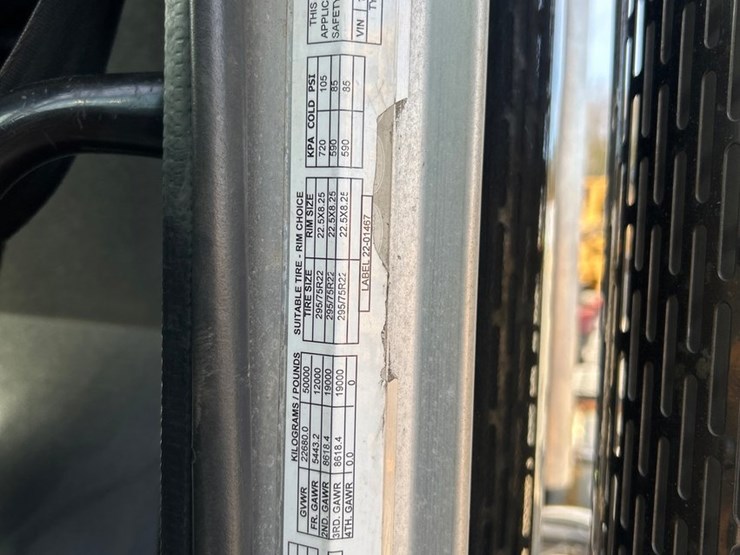 peterbilt-388-image-81