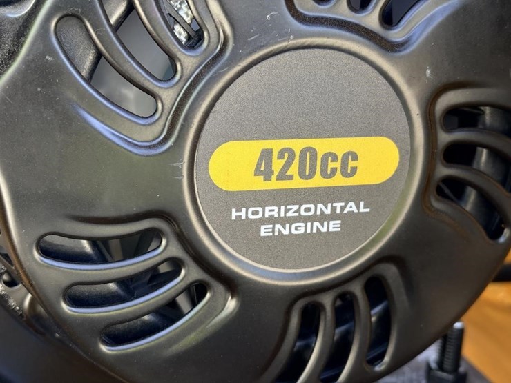 2026-zjg-zj-380-skid-steer-loader-image-9