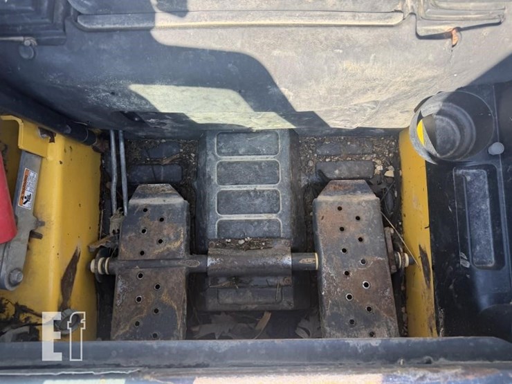 2018-new-holland-l220-image-7