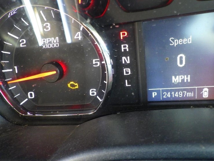 2018-chevrolet-1500-image-12