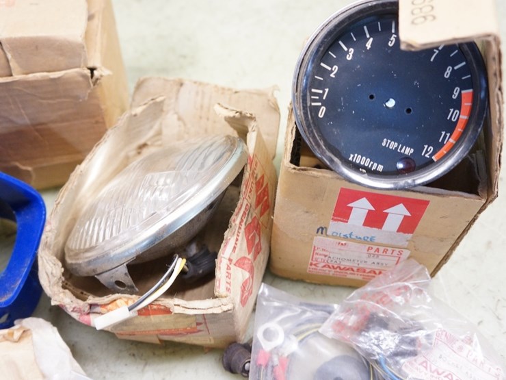 japanese---suzuki,-kawasaki,-helmet-goggle-lenses-etc…-miscellaneous-parts-lot-image-3