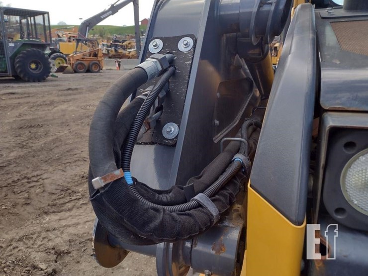 2023-deere-325g-image-30