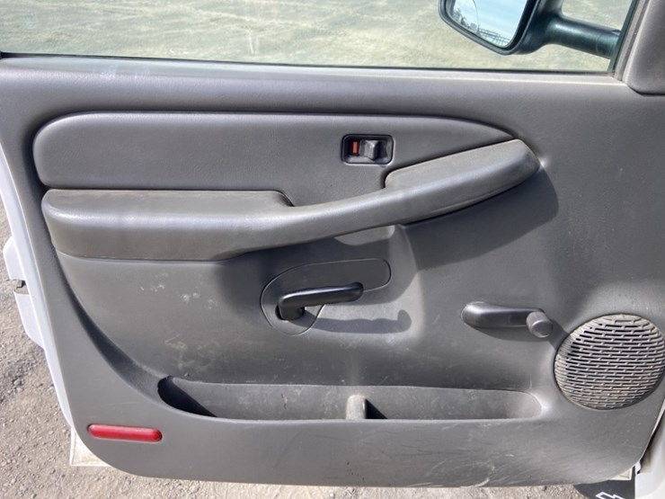 2005-chevrolet-silverado-2500hd-image-21